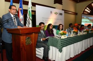 El director de Ordenamiento y Desarrollo Territorial, arquitecto Franklin Labour, anuncia este jueves en un acto en el hotel Santo Domingo la conclusión del Programa de Prevención de Desastres y Gestión de Riesgos ejecutado durante cuatro años con resultados de poner al país en capacidad de prever y mitigar daños causados por fenómenos naturales y un fondo de US$100 millones.