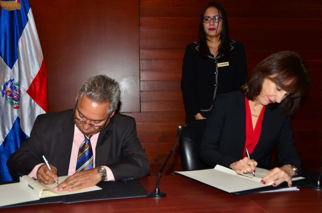 MEPyD y BID firman acuerdo de cooperación técnica
