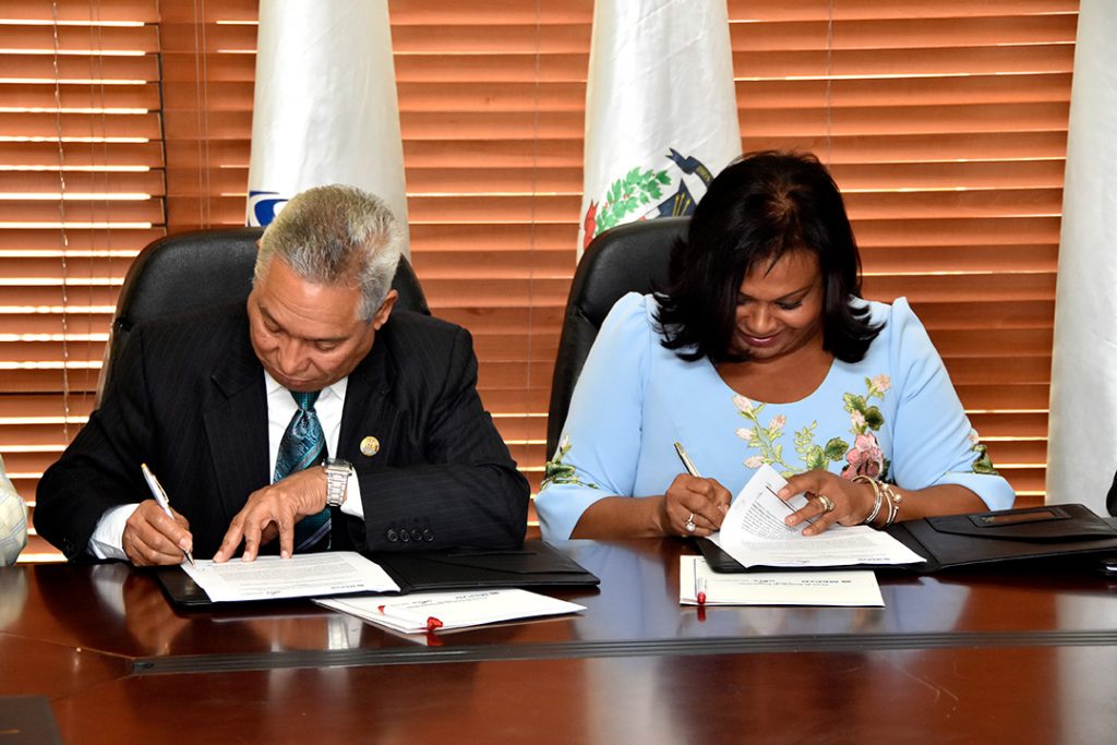 MEPyD y UERS firman acuerdo institucional para dotar  de energías renovables a las comunidades