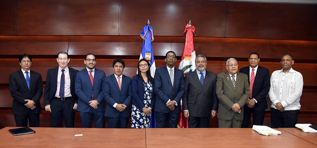 RD impulsará el desarrollo de la minería artesanal con la cooperación de Perú