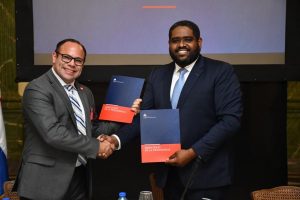 Hans Fermín, director regional de Fortinet junto al viceministro de Agenda Digital, José David Montilla.