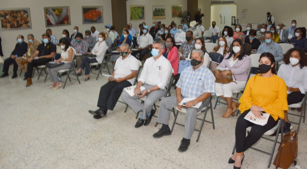 Asistentes al acto de presentación de la Estrategia Nacional Apícola y avances del proyecto del componente de apoyo al Sector Apícola. 