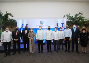 Miembros de Minpre y AmchamDR