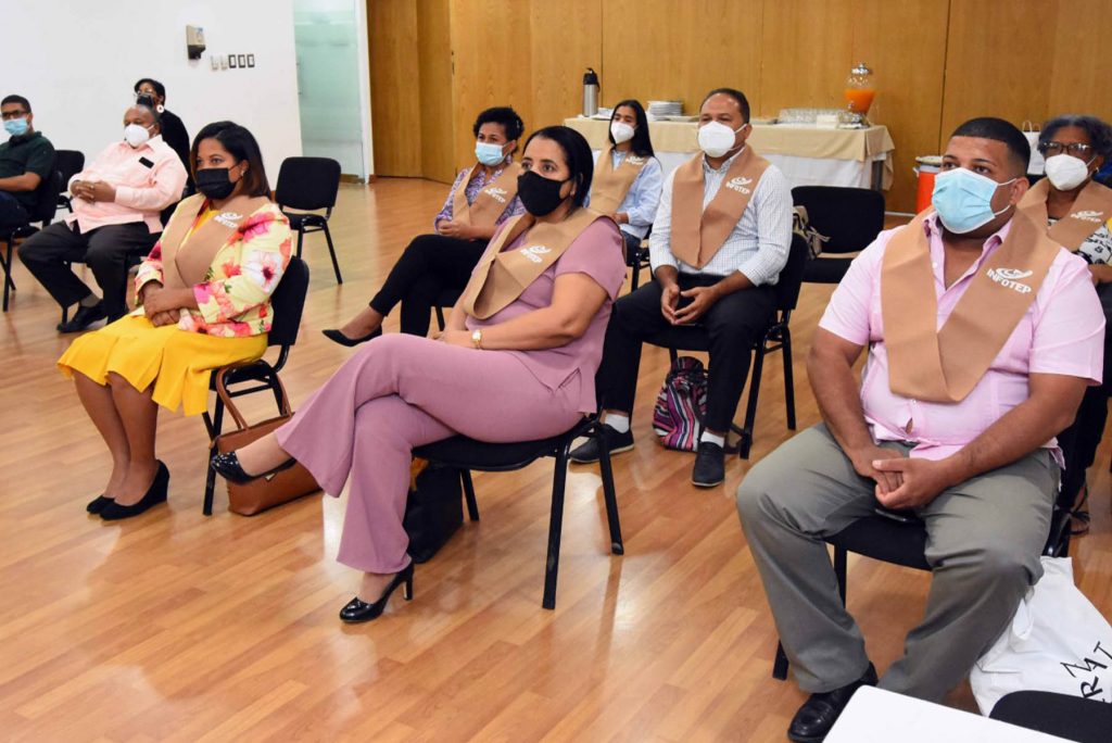 Los graduandos y las graduandas del diplomado en elaboración y ejecución de proyectos para las asociaciones sin fines de lucro tendrán la oportunidad de acceder a financiamiento nacional e internacional y presentar proyectos de calidad para beneficios de los residentes en sus comunidades. 