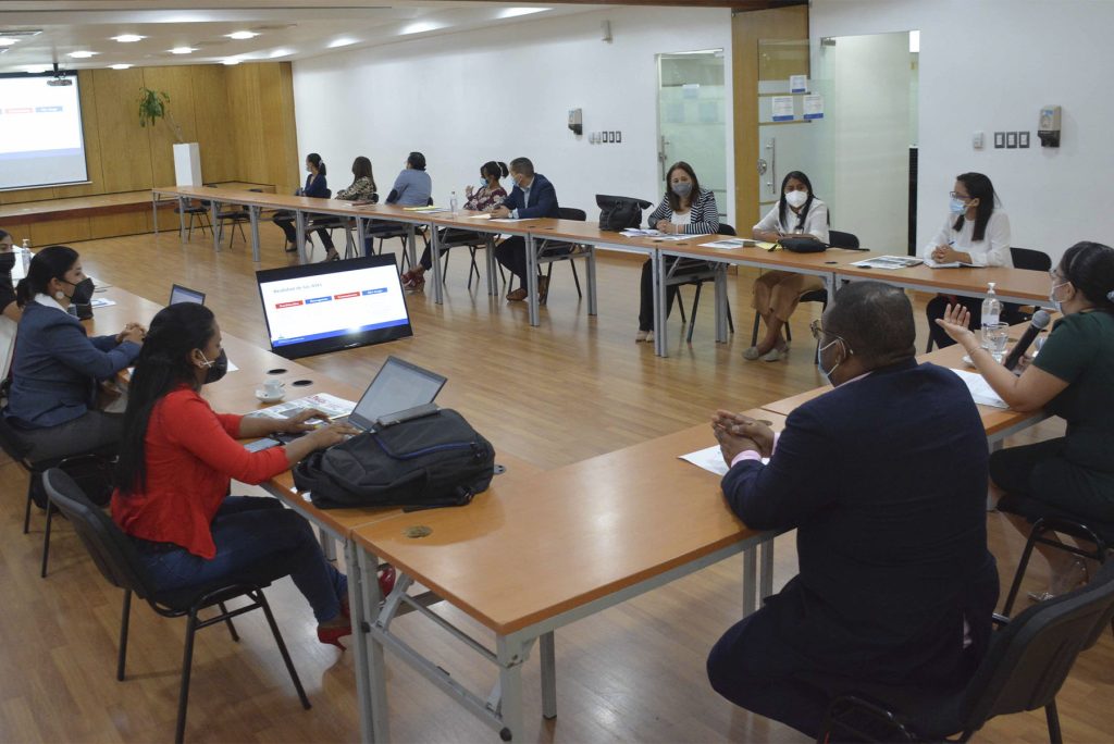 En la actividad celebrada en el salón Carlos Ascuasiati participaron representantes del Ministerio de Educación Superior, Ciencias y Tecnología. 