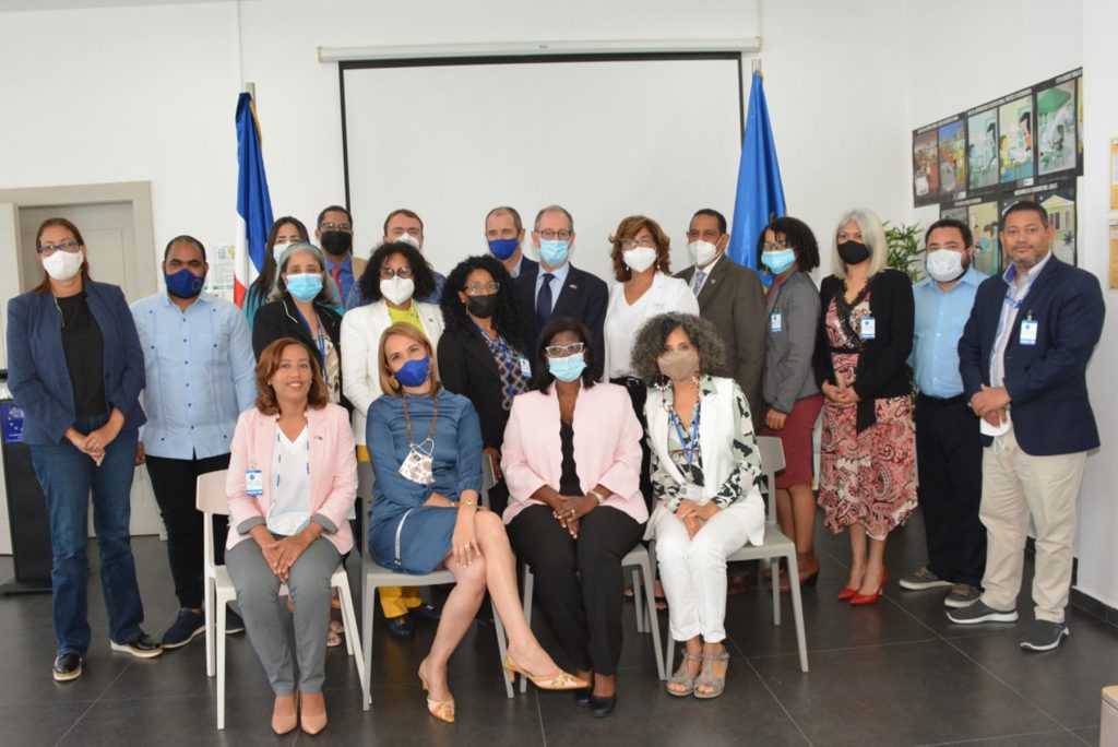 Foto de familia de los asistentes al Primer Comité de Pilotaje del Programa Facilidad de Cooperación Técnica (TCFII) entre el Ministerio de Economía y la Unión Europea.
