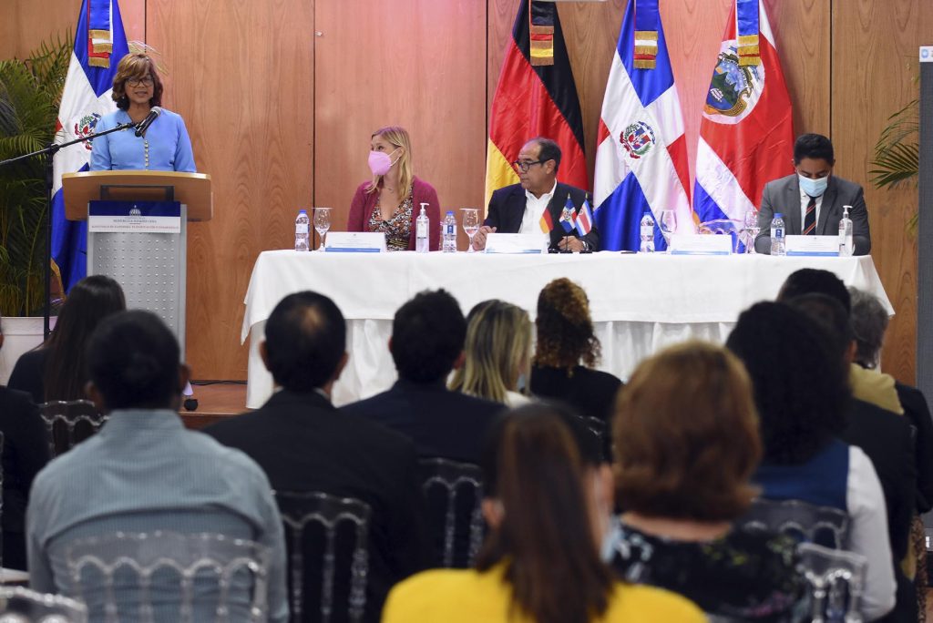 Actividades en torno a los arrecifes de coral en los polos turísticos generan al país más de mil millones de dólares al año