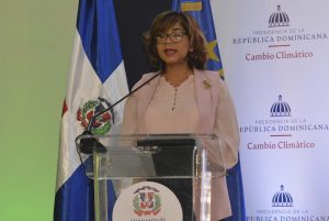 Olaya Dotel, viceministra de Cooperación Internacional del Ministerio de Economía, Planificación y Desarrollo y Ordenadora Nacional de los Fondos Europeos para el Desarrollo, en el lanzamiento del proyecto "Aumento de la resiliencia climática a través de soluciones de energía renovable en comunidades rurales de la Republica Dominicana.
