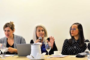 Las palabras de bienvenida al taller estuvieron a cargo de la directora de Cooperación Bilateral del Ministerio de Economía, Planificación y Desarrollo, Clara Aquino Smester.