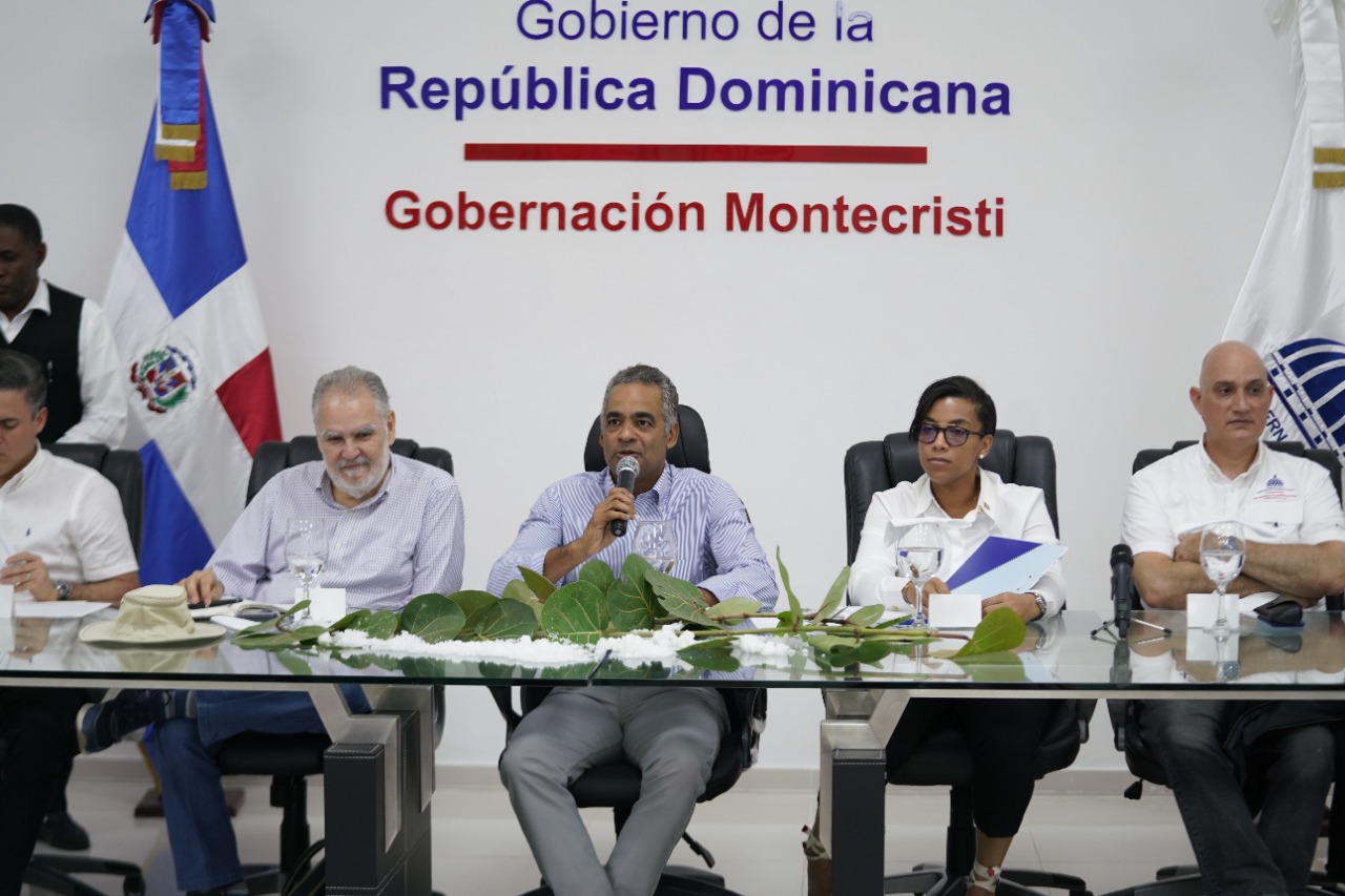 Gobierno asegura se mantendrá las operaciones de exportación de banano durante rehabilitación del puerto de Manzanillo