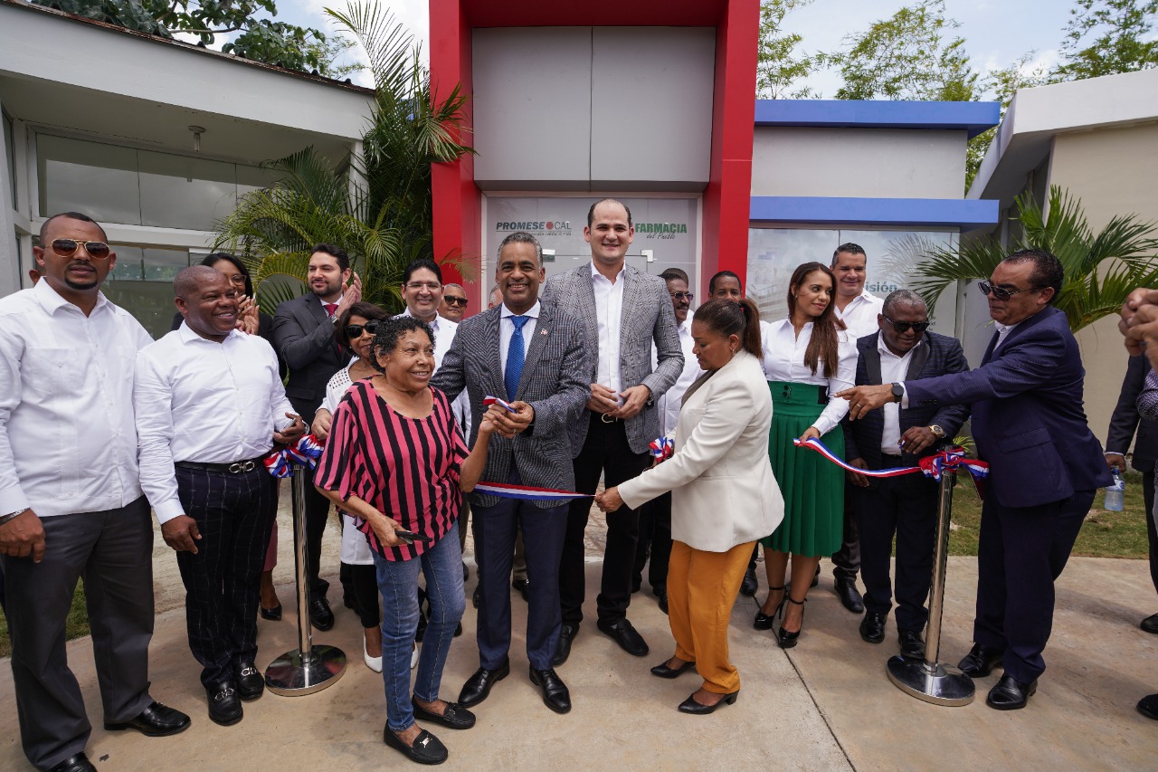 Inauguran primera Farmacia del Pueblo en Ciudad Juan Bosch