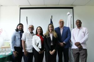 Miembros del Centro Nacional de Ciberseguridad y de Mercados Dominicanos de Abasto Agropecuario que estuvieron presentes en la firma del convenio.