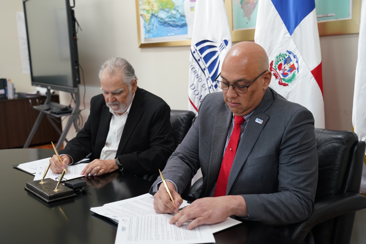 Medio Ambiente y CNCS firman acuerdo para promover cultura nacional de ciberseguridad