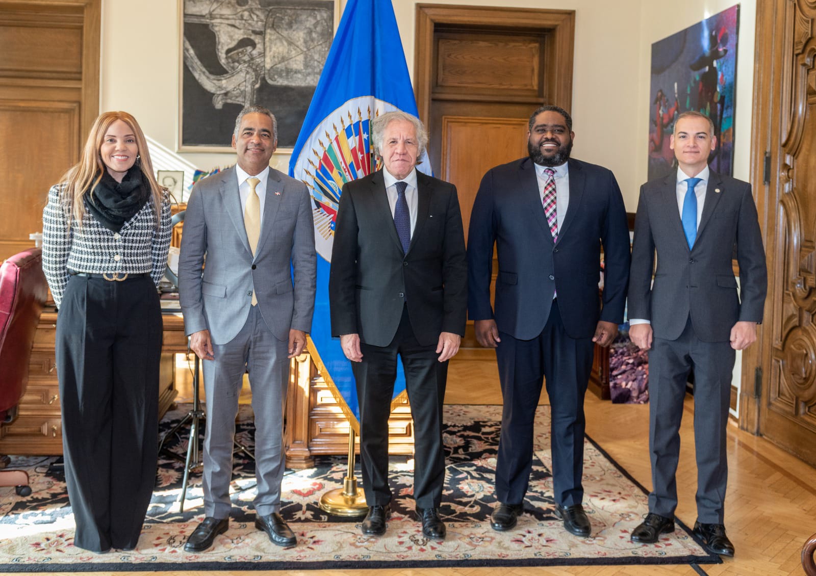 Ministro Joel Santos sostiene reunión con secretario general de la OEA en Washington