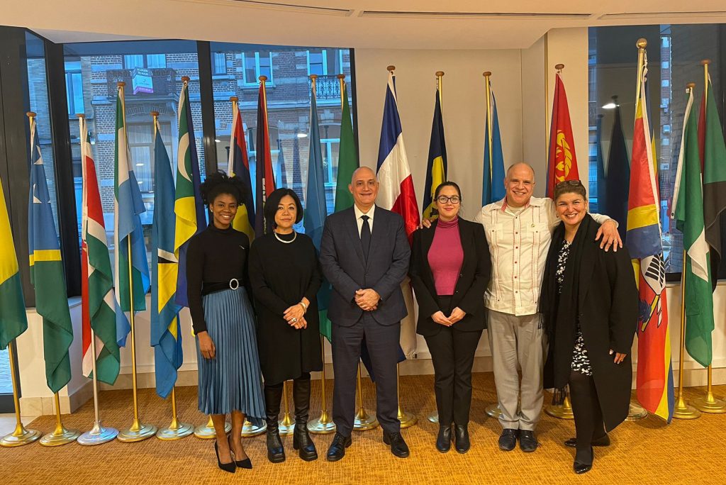 En Bruselas, el ministro Isa Contreras representa a RD en foro de la OEACP