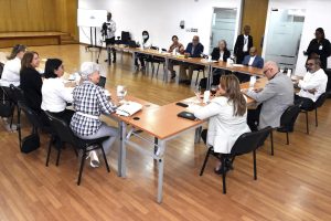 Pável Isa Contreras, ministro de Economía, Planificación y Desarrollo, durante el encuentro con los miembros del consejo Centro Nacional de Fomento y Promoción de las Asociaciones Sin Fines de Lucro (CASFL) y representante del Ministerio del Ministerio de Educación de República Dominicana (MINERD).