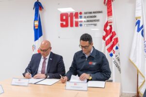 Coronel piloto, Randolfo Rijo Gómez, ERD, y el director ejecutivo del Centro Nacional de Ciberseguridad (CNCS), coronel, Juan Gabriel Gautreaux Martínez, P.N.