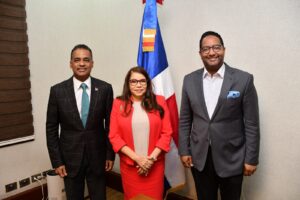 Joel Santos Echavarría, Digna Reynoso y Benny Metz