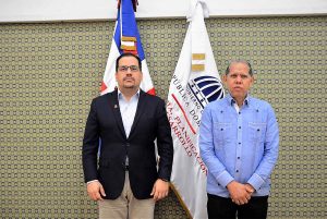 • Domingo Matías, viceministro de Ordenamiento Territorial y Desarrollo Regional del Ministerio de Economía, Planificación y Desarrollo y Miguel Rodríguez Viñas, viceministro de Fortalecimiento y Desarrollo del Ministerio de Salud Pública.