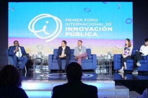  El viceministro de Agenda Digital,  José David Montilla, mientras moderaba el panel Buenas Prácticas Internacionales. 