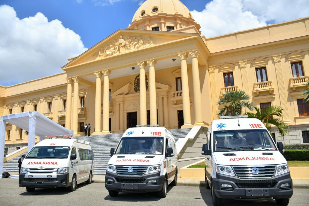 Gobierno entrega ambulancias para usuarios en Santo Domingo, Yaguate y Duvergé