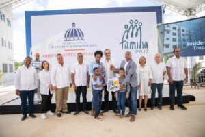 Gobierno entrega 48 apartamento en Guerra a través del Plan Nacional de Viviendas Familia Feliz