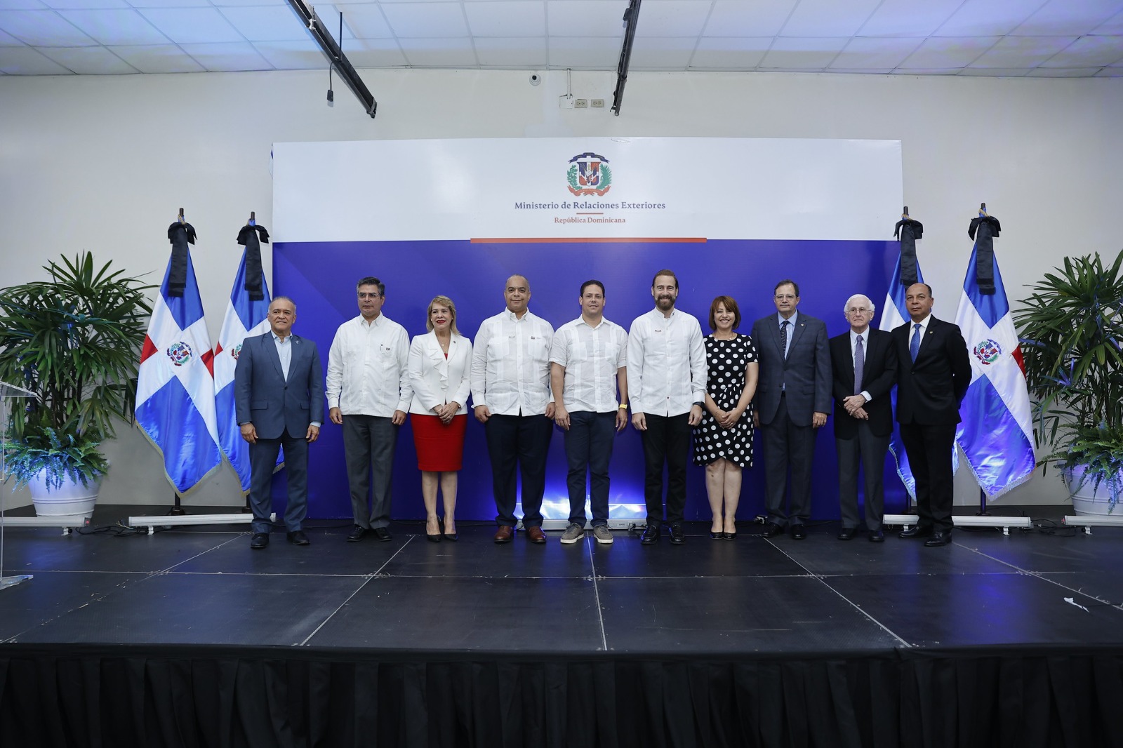 MIREX presenta Poder Consular Único que simplifica a dominicanos la adquisición de viviendas en el país desde el extranjero