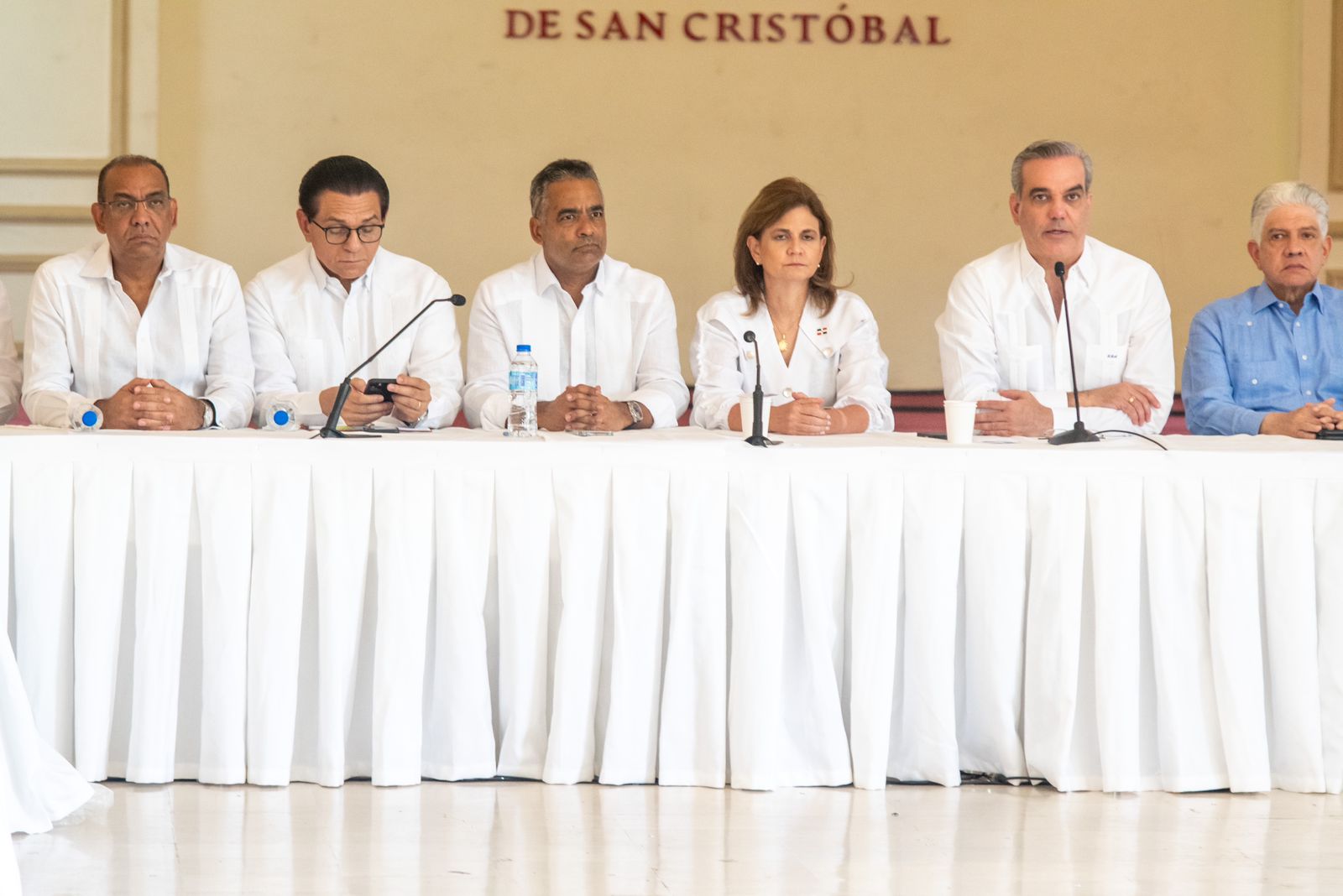 Gobierno coordina próximas acciones para dar respuestas afectados de explosión en San Cristóbal