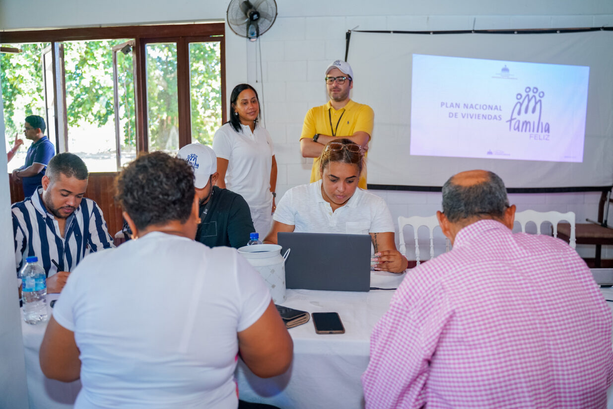 Plan Nacional de Viviendas Familia Feliz realiza encuentro virtual con la diáspora para ofrecer detalles sobre nuevo proyecto en Río San Juan