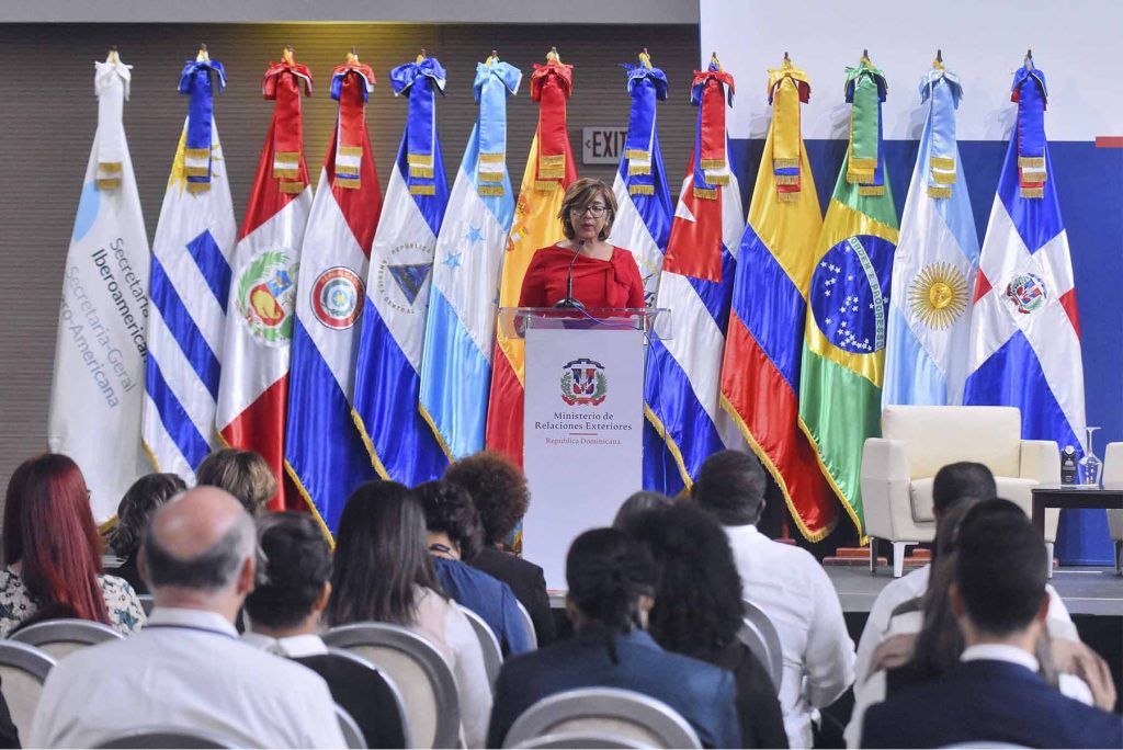 Viceministra Olaya Dotel expone desafíos e importancia de la justicia social, sostenibilidad y cooperación en Iberoamérica1