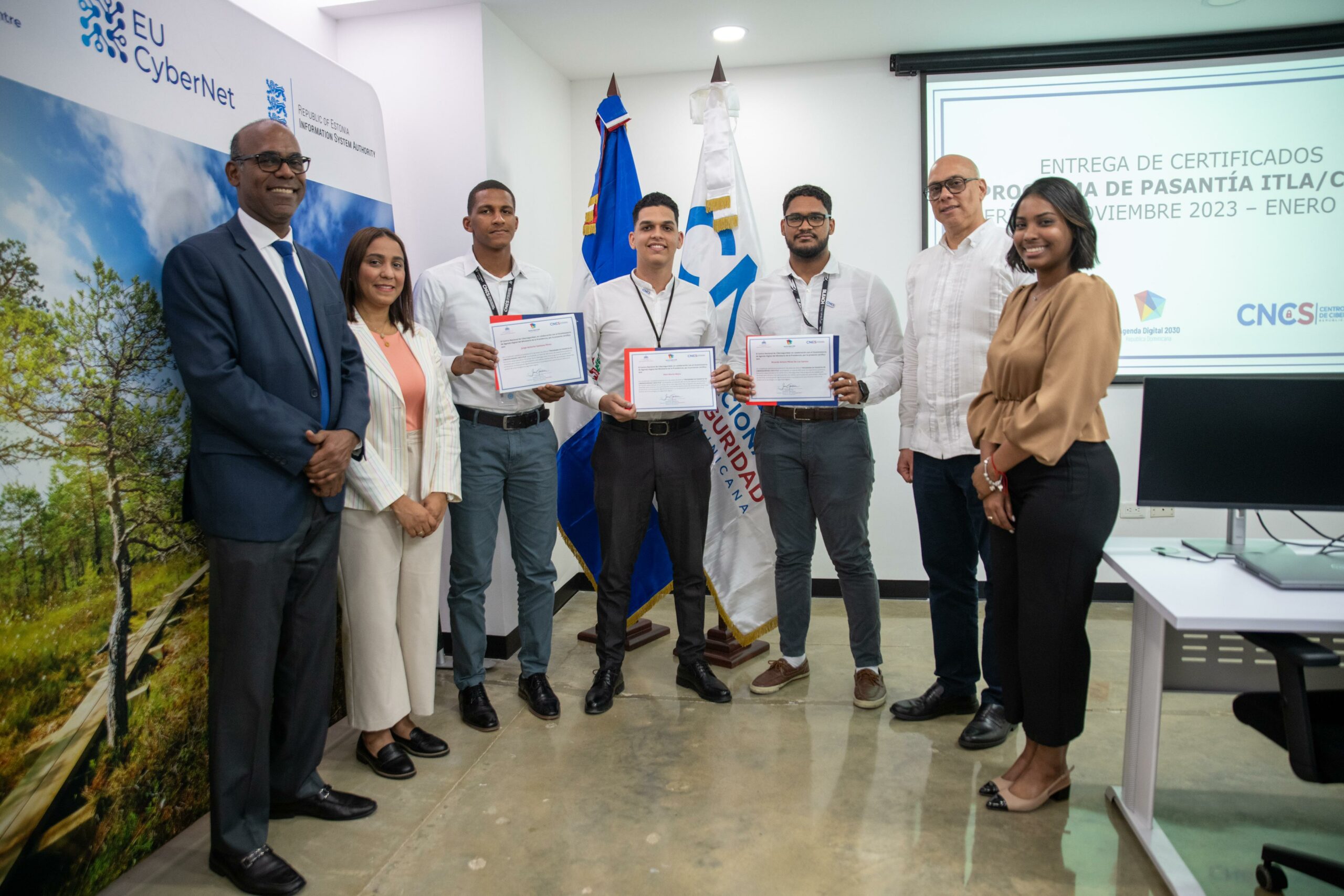 Centro Nacional de Ciberseguridad entrega certificados a estudiantes del ITLA que culminaron primer programa de pasantía