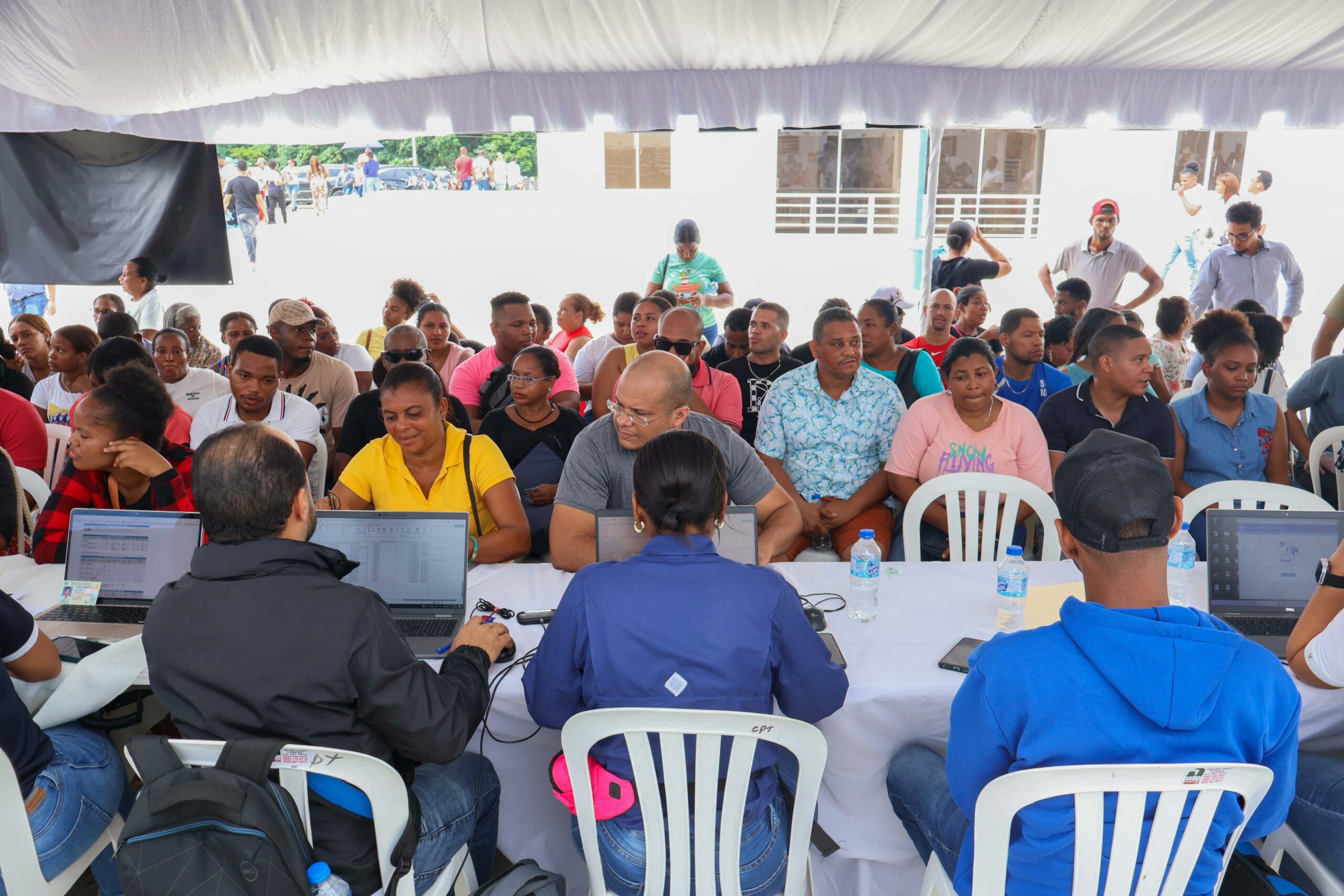 Más de 300 personas completaron proceso para obtener una vivienda de Familia Feliz en Nigua, San Cristóbal