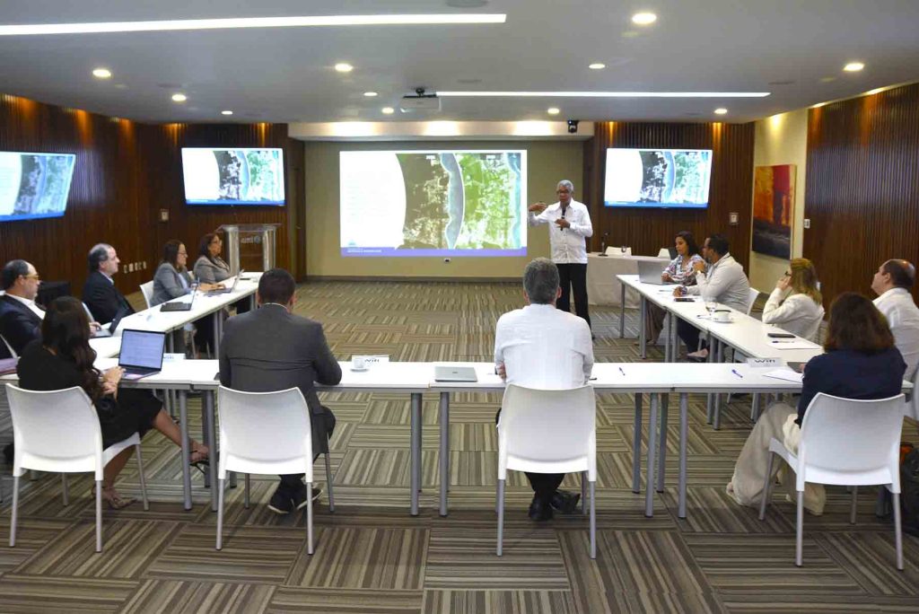 Taller de ley de ordenamiento territorial a empresarios en AIRD1