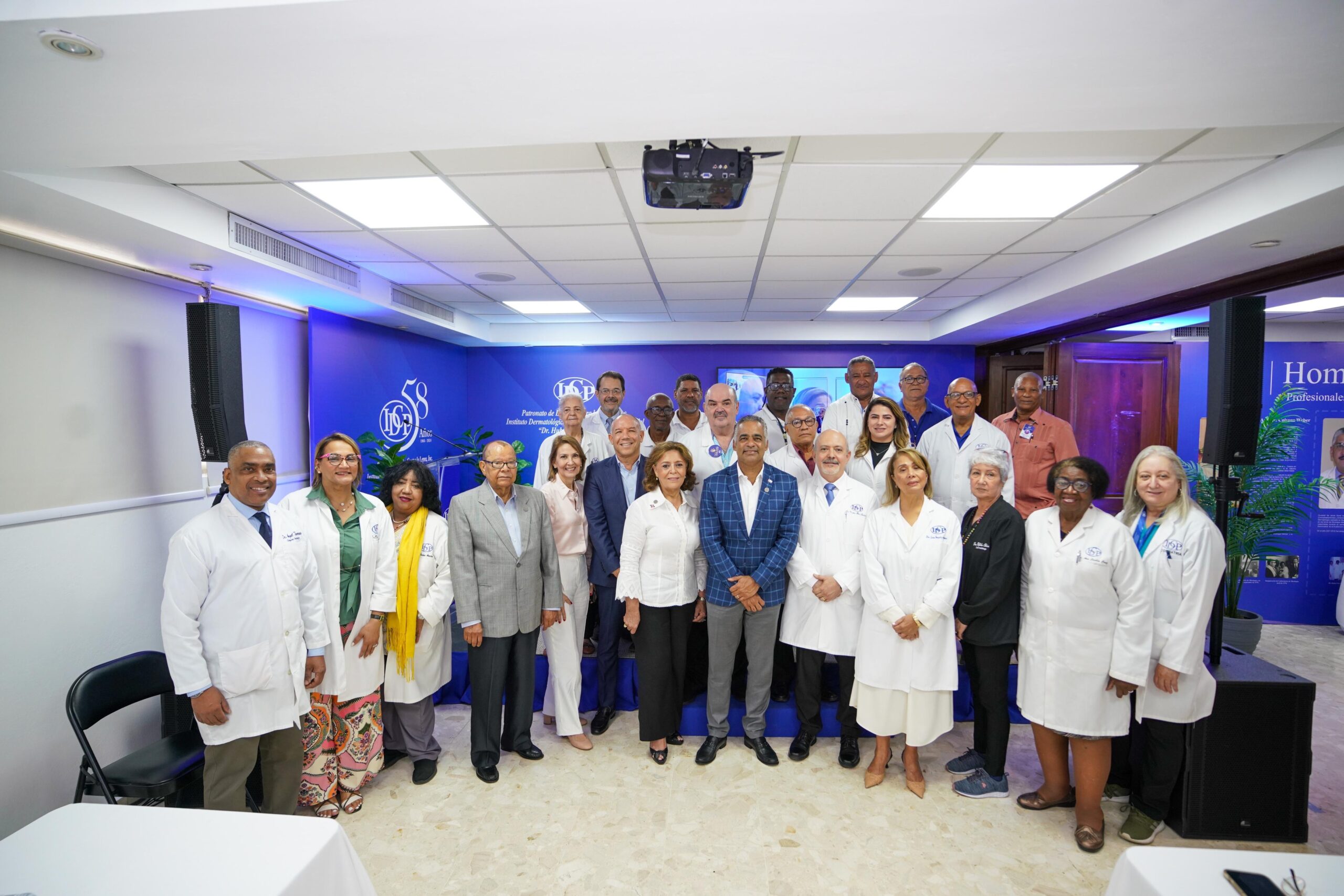 Ministro Joel Santos reafirma apoyo del Gobierno a los especialistas en el tratamiento de la lepra