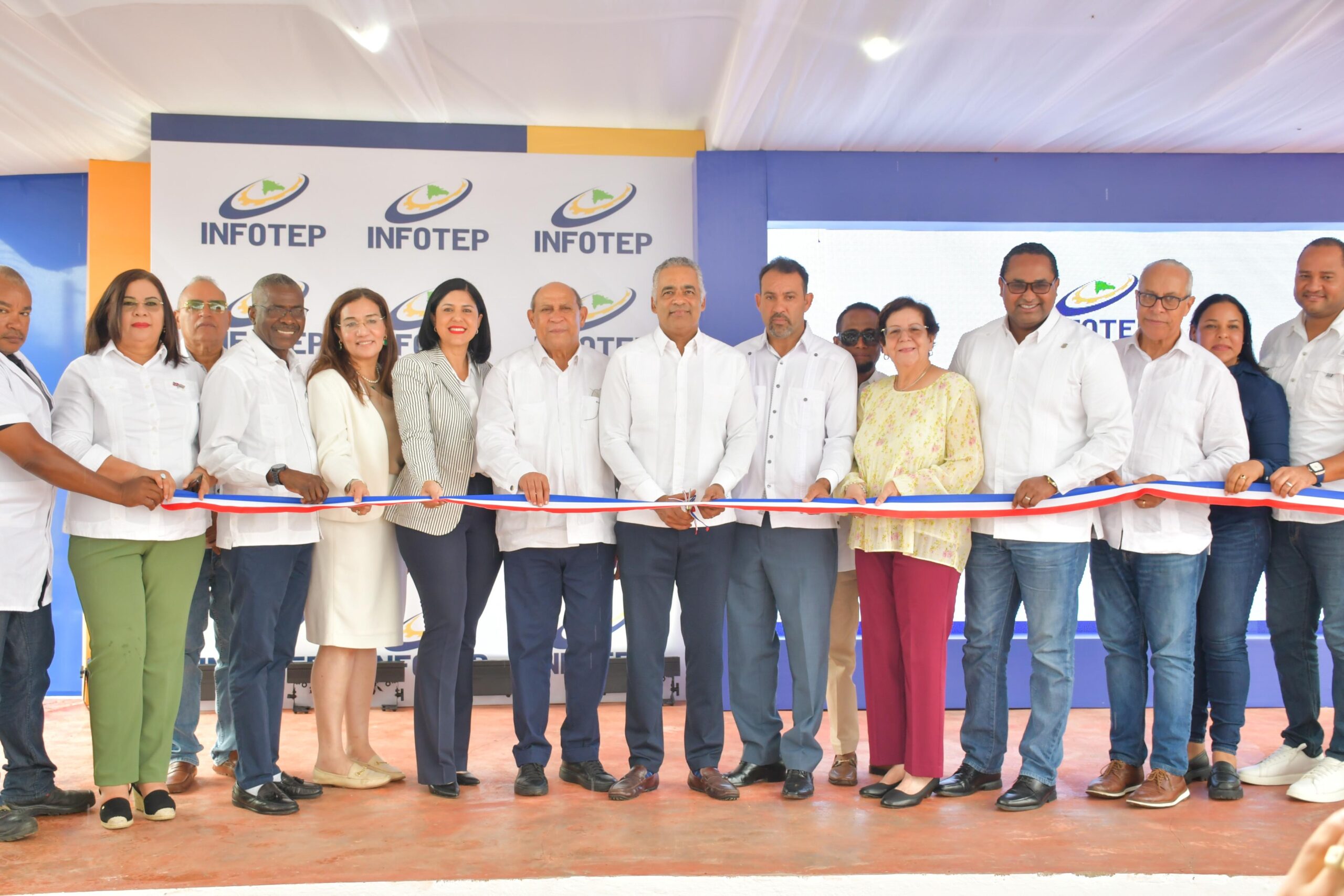 Ministro Santos Echavarría encabeza inauguración de dos centros comunitarios de Infotep en provincia Hermanas Mirabal