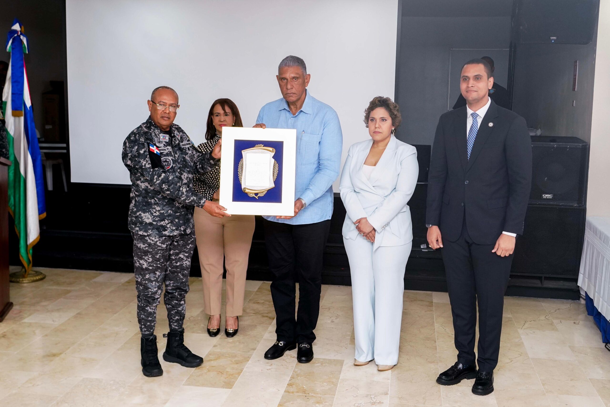 Reconocen los grandes aportes de Vásquez Martínez a favor de seguridad ciudadana y la transformación policial