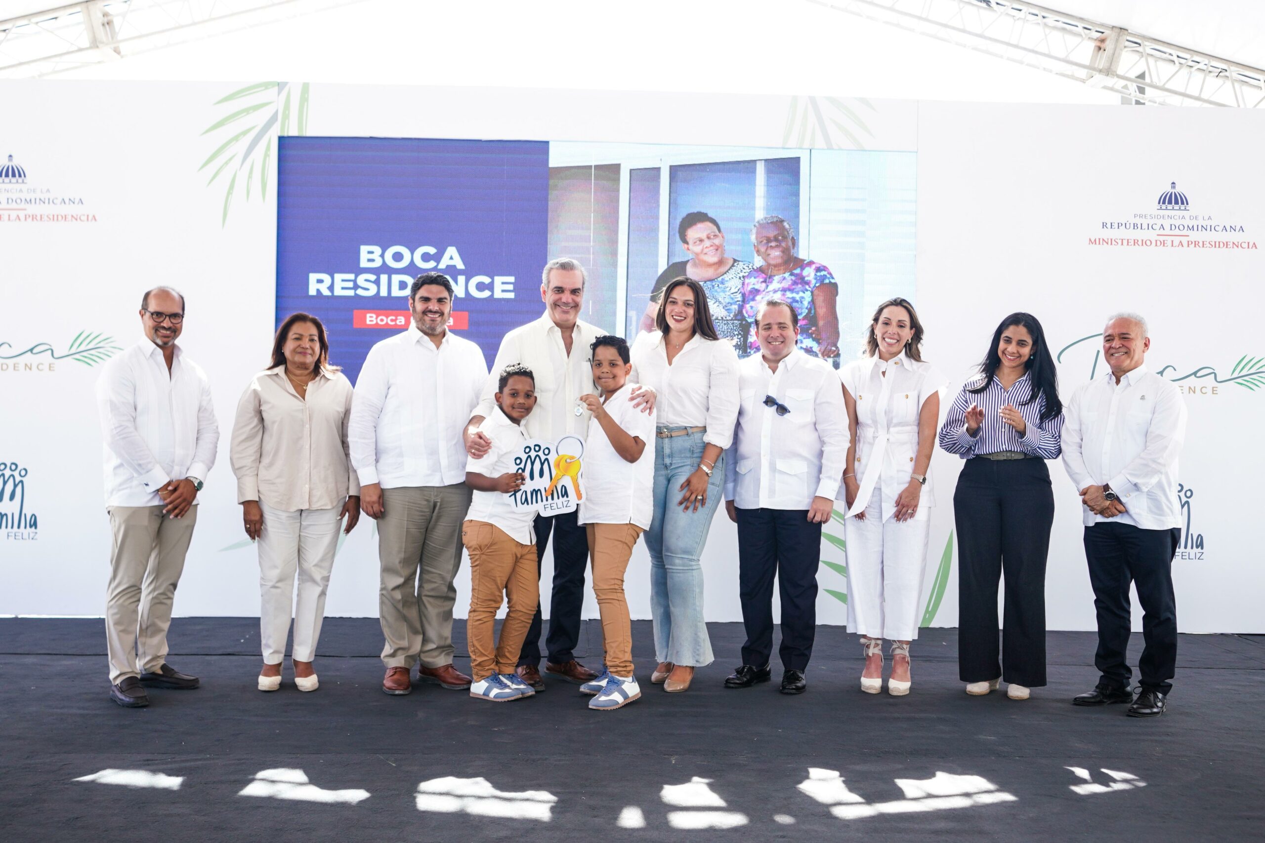 Gobierno entrega 320 apartamentos de Familia Feliz en Boca Chica