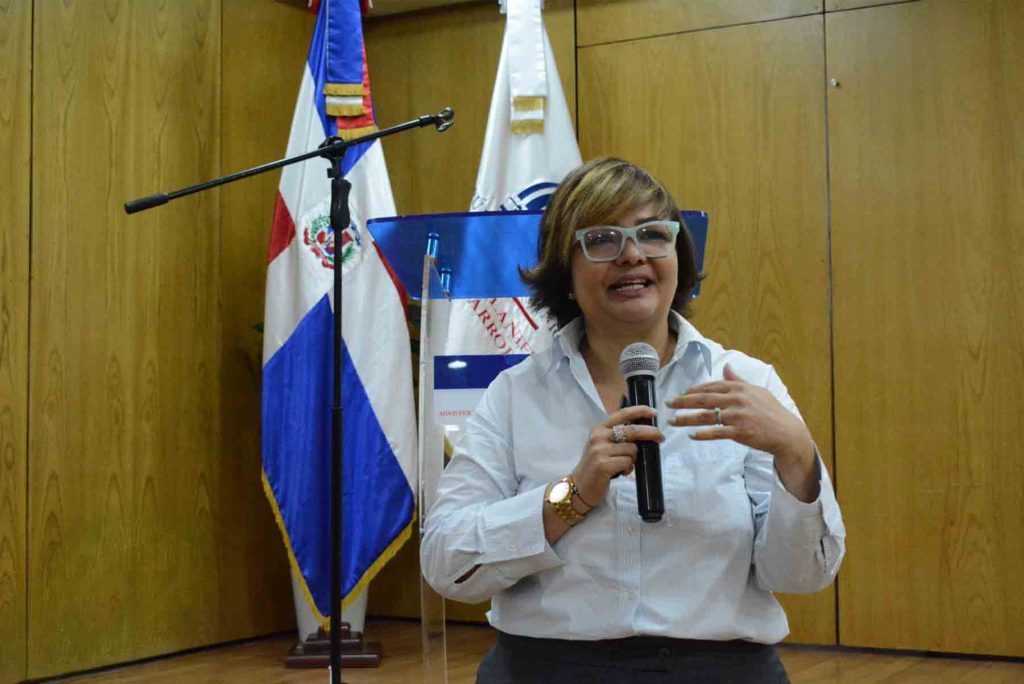 CASFL y Dominicana se transforma imparten taller sobre liderazgo dirigido a ASFL