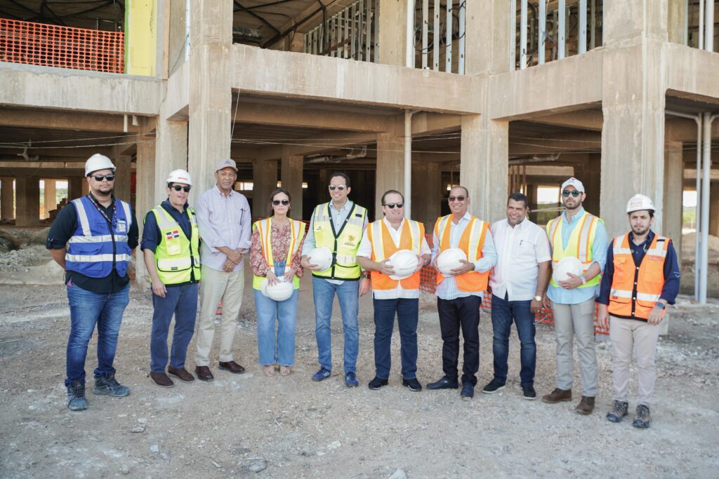 Ministro de la Presidencia supervisa avances del proyecto Cabo Rojo y participa en conversatorio con sectores productivos de Pedernales