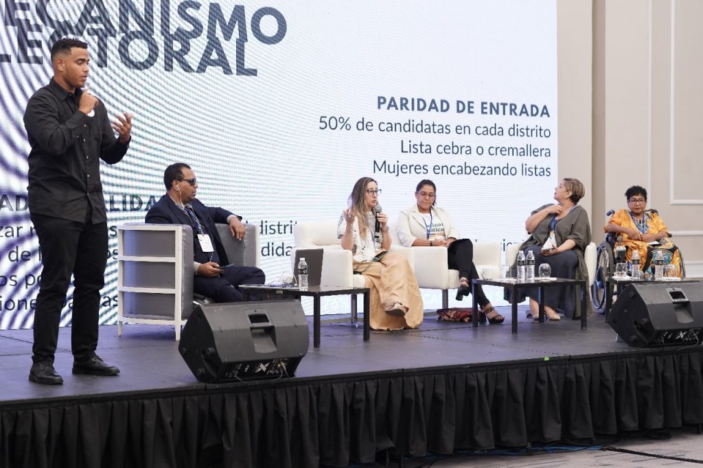 Especialistas aportan ideas para mejorar la inclusión social desde la sociedad civil