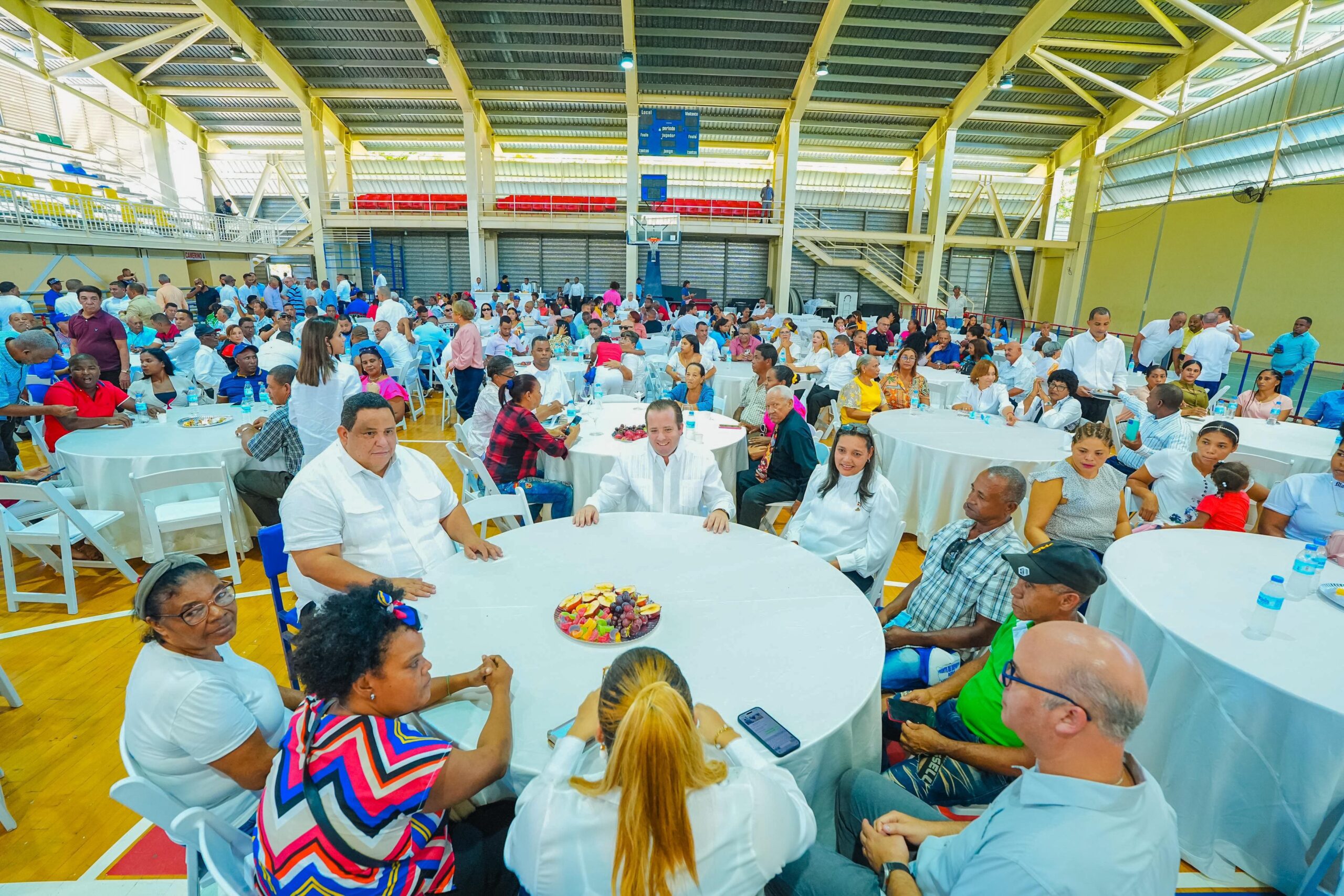 José Ignacio Paliza encabeza encuentro navideño en Azua y San José de Ocoa; entrega bonos navideños