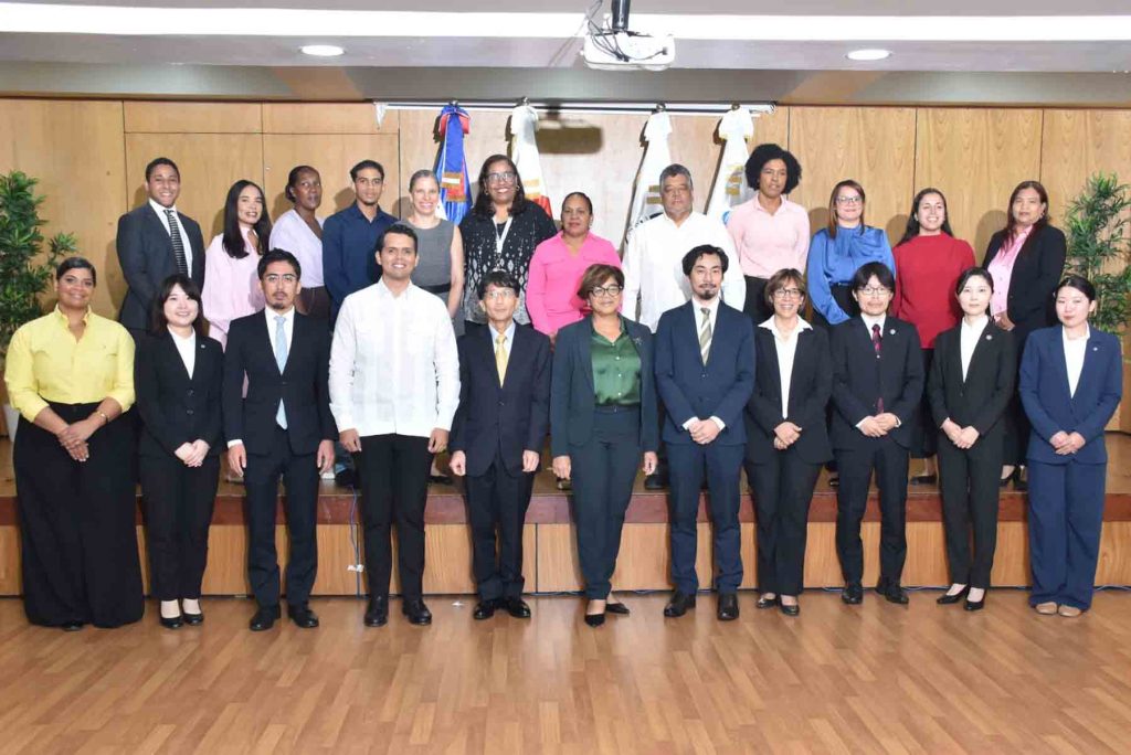 Ministerio de Economía y JICA reciben a cinco nuevos voluntarios