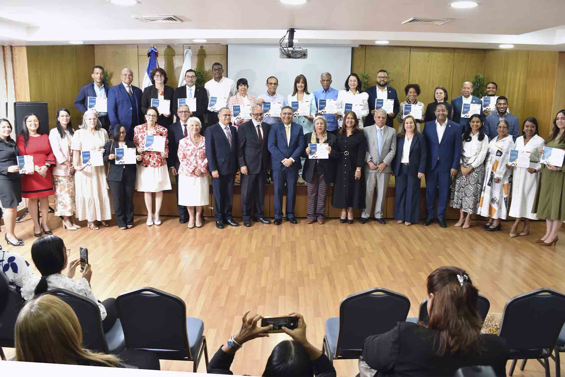 CASFL reconoce a 19 asociaciones sin fines de lucro por buenas prácticas sobre transparencia y rendición de cuentas