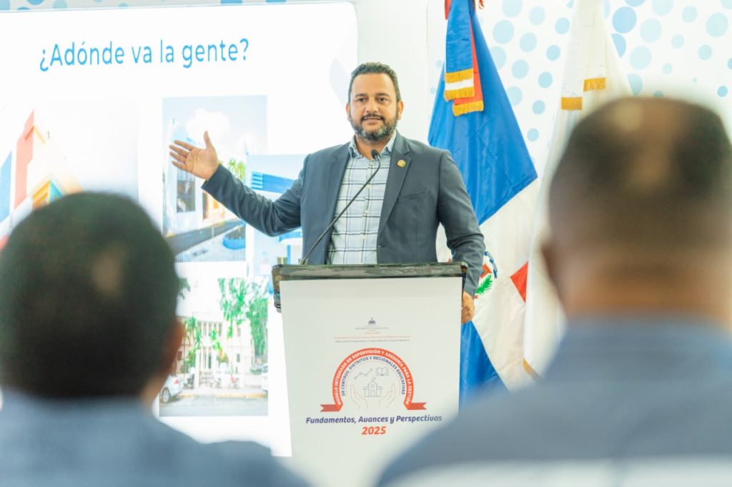 Gobierno da seguimiento con técnicos de Educación al programa “Escuela como Centro de Desarrollo”.