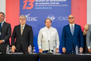 Ministro Paliza encabeza reunión regional de directores de aviación civil en Santo Domingo.