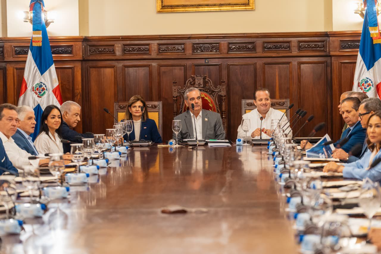Gobierno celebra Consejo de Ministros: conocen sanciones y tipos penales en la administración pública del nuevo Código Penal Dominicano y en Ley de Contrataciones Públicas
