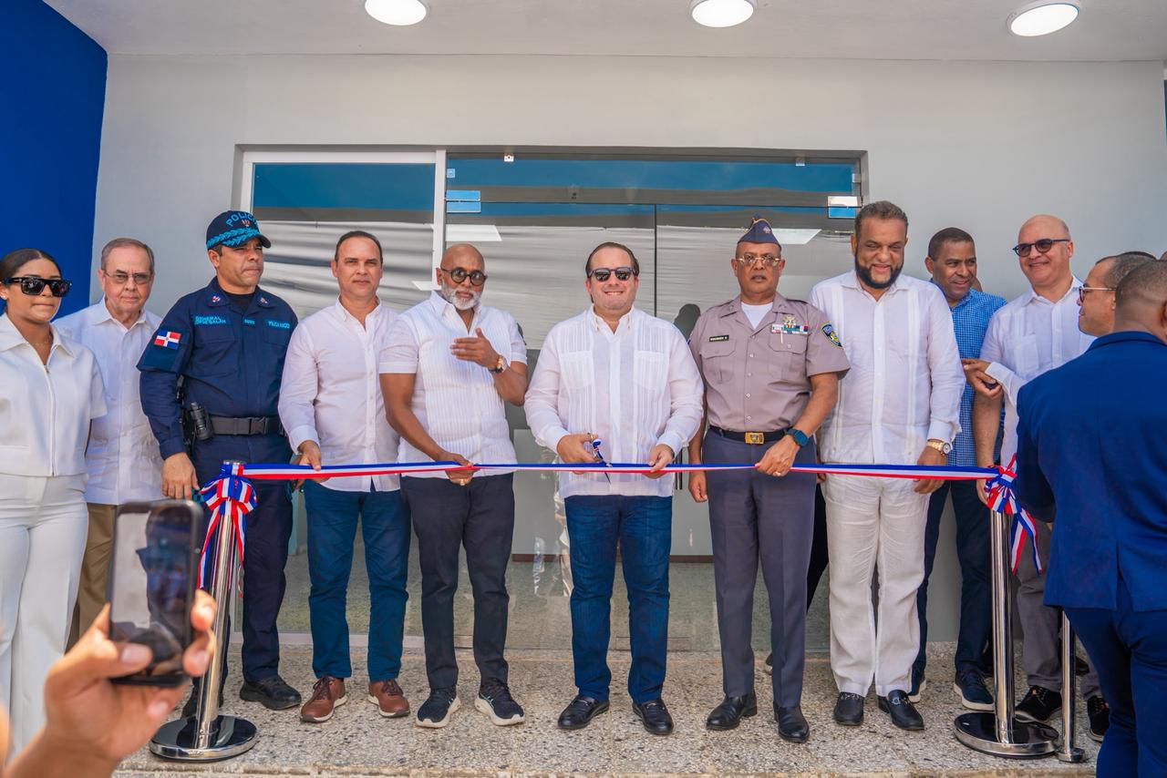 Paliza entrega nueva estación de la Policía Nacional en Sosua; anuncia plan de relanzamiento y puesta en valor del destino