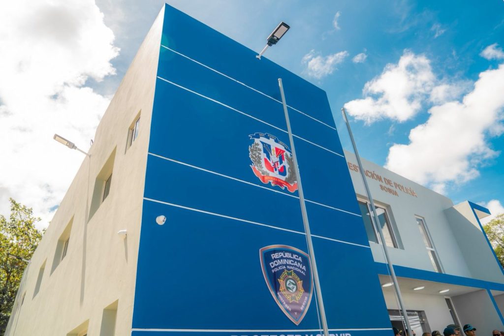 Paliza entrega nueva estación de la Policía Nacional en Sosua; anuncia plan de relanzamiento y puesta en valor del destino 2