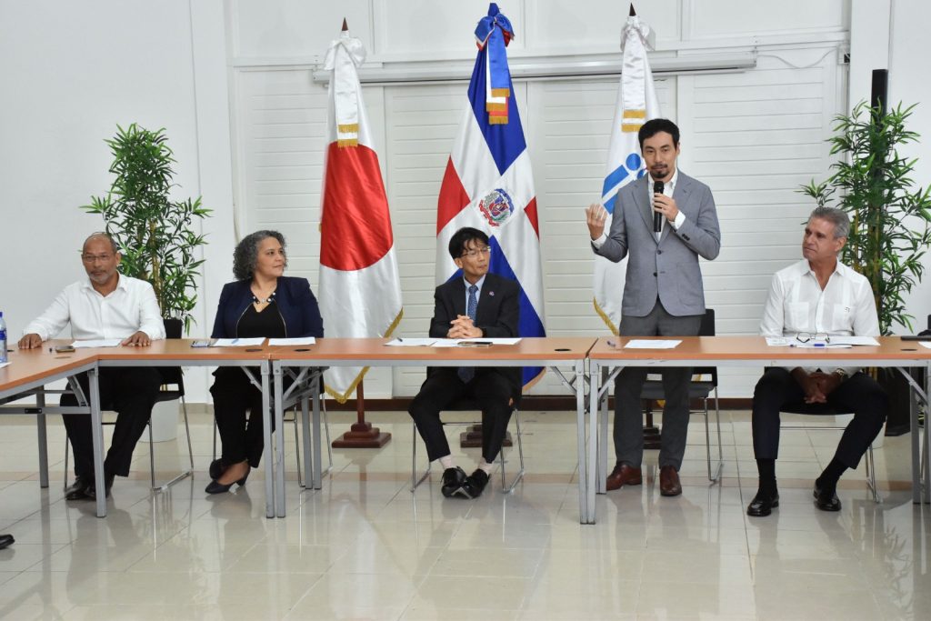 RD recibe voluntarios japoneses para salud y medio ambiente