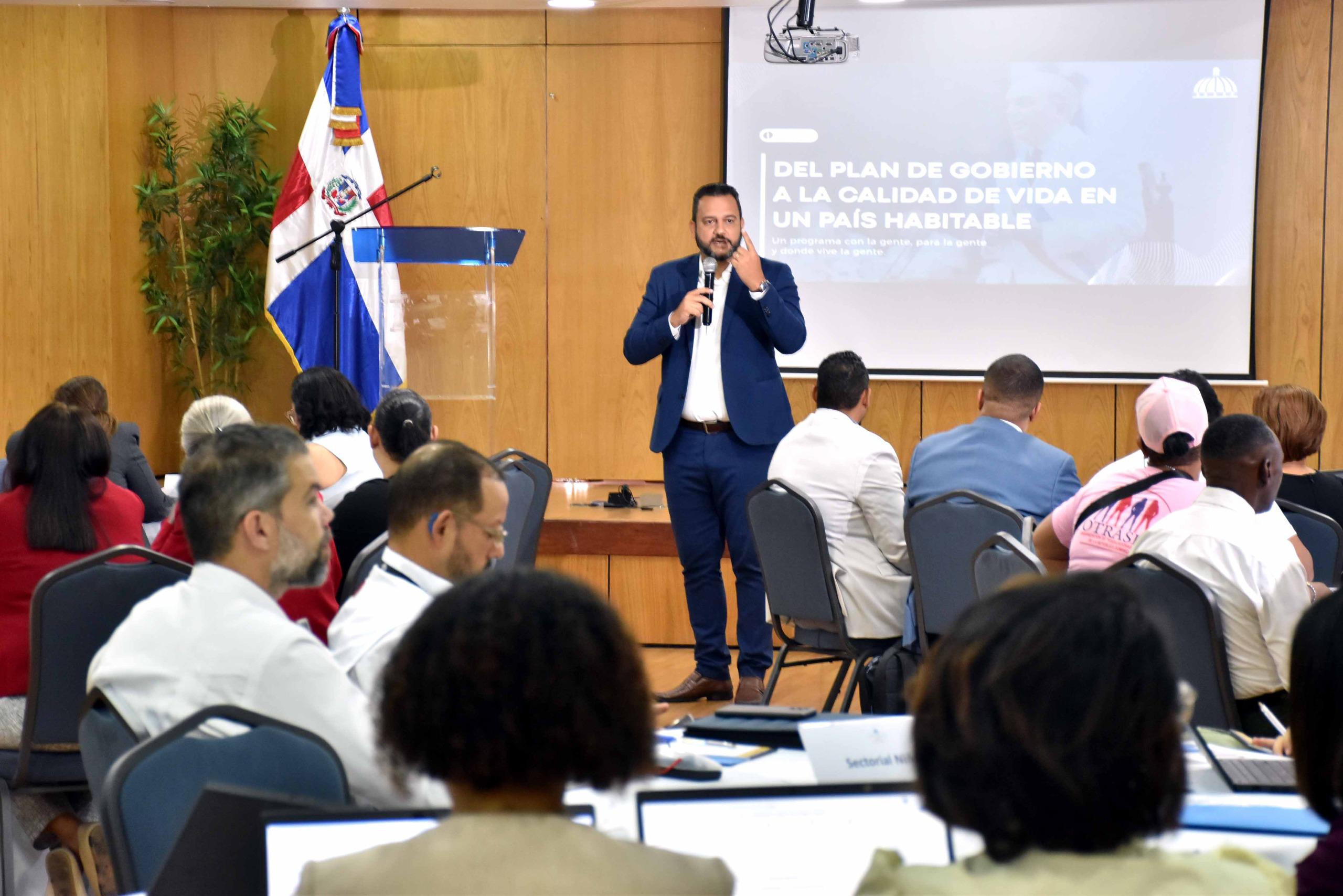 Gobierno consulta sector social para definir acciones que beneficiarán a niños, mujeres y personas envejecientes en 2026
